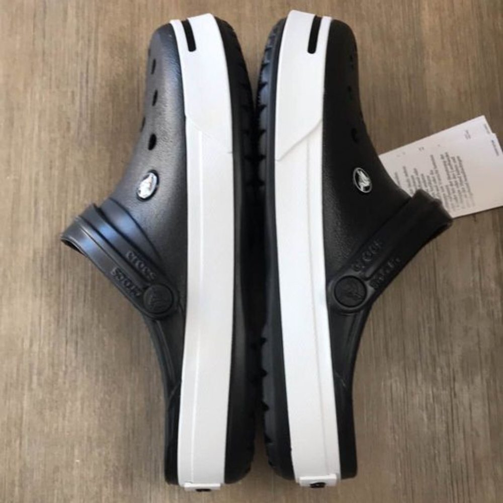 Crocs Women’s Crocband Black Clogs-NEW - Picture 4 of 7
